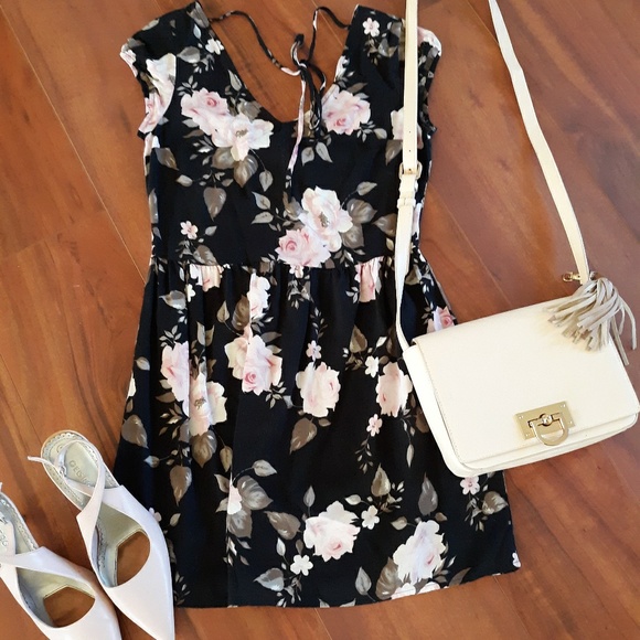 Bethany Mota Dresses & Skirts - Cotton flower dress(Bethany Mota)